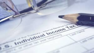 Tax Considerations for Divorcing Couples in Illinois